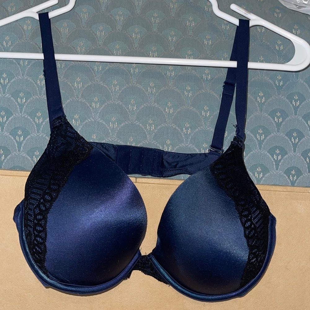 Maidenform blue bra